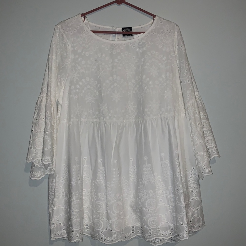Calstyle White Eyelit Tunic Sz L NWT
